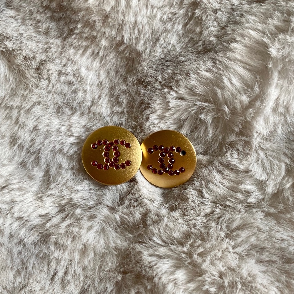 Auth Chanel 00A vintage gold crystal cc logo round earrings